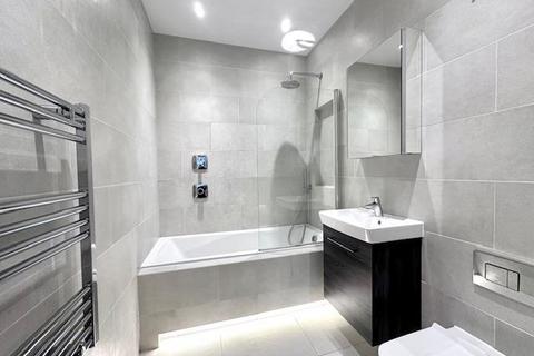 2 bedroom house to rent, Everard Close, St. Albans