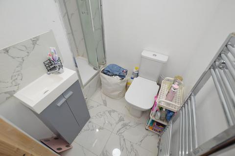 1 bedroom in a house share to rent, Ripon Gardens, Ilford, IG1 3SL