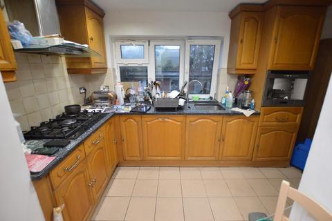 1 bedroom in a house share to rent, Ripon Gardens, Ilford, IG1 3SL