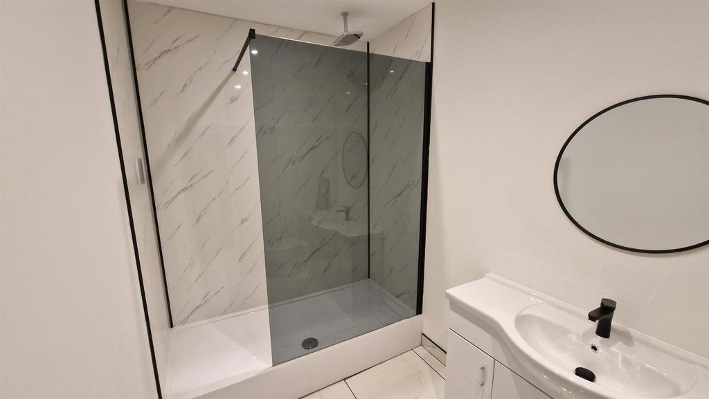 Bathroom 5.jpg