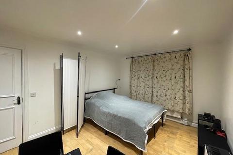 Studio to rent, Nelson Road,  Stanmore,  HA7