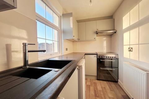 2 bedroom flat to rent, London Road, Cheltenham GL52
