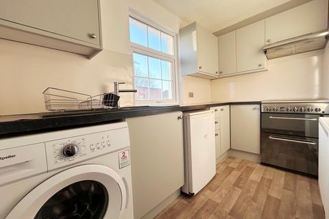 2 bedroom flat to rent, London Road, Cheltenham GL52