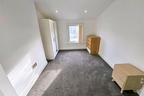 2 bedroom flat to rent, Whitehorse Road, Croydon, Croydon, Surrey.