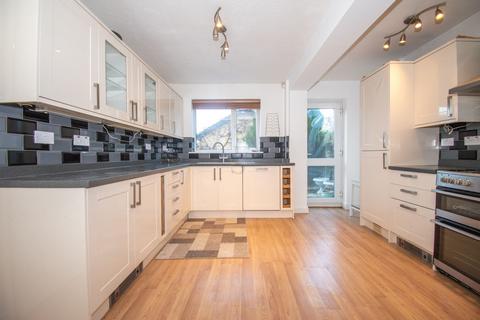4 bedroom detached house to rent, Severn Road, Oadby, Leicester