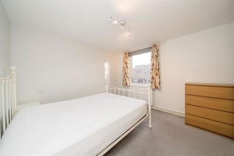 1 bedroom flat to rent, More Close, London W14