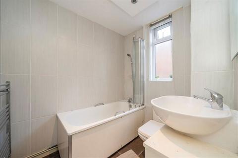 1 bedroom flat to rent, More Close, London W14