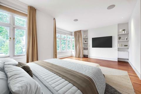 4 bedroom semi-detached house to rent, Abinger Road, London W4