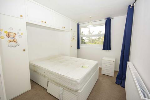 2 bedroom flat to rent, Fairview Court, London NW4