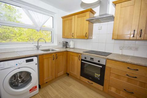 2 bedroom flat to rent, Fairview Court, London NW4