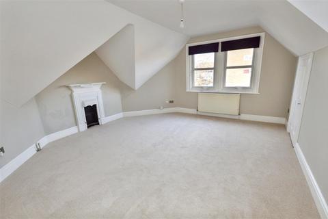 2 bedroom flat to rent, Old Orchard Road, Eastbourne, BN21