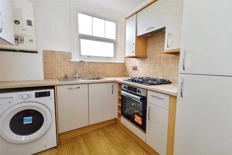 2 bedroom flat to rent, Old Orchard Road, Eastbourne, BN21