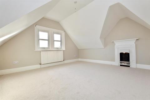 2 bedroom flat to rent, Old Orchard Road, Eastbourne, BN21