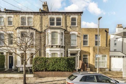 3 bedroom flat for sale, Almeric Road, London SW11