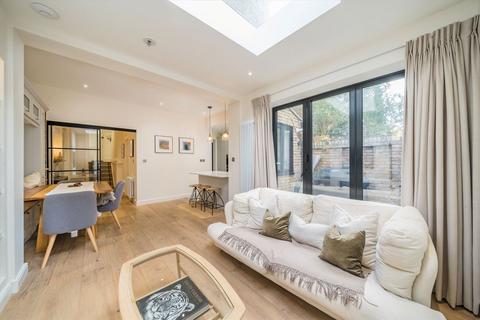 3 bedroom flat for sale, Almeric Road, London SW11