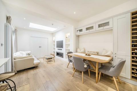3 bedroom flat for sale, Almeric Road, London SW11