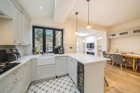 3 bedroom flat for sale, Almeric Road, London SW11