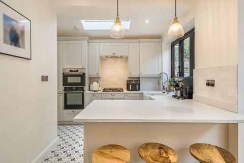 3 bedroom flat for sale, Almeric Road, London SW11