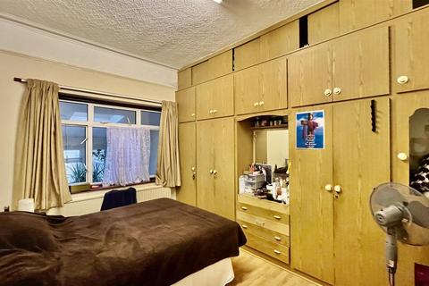 3 bedroom terraced house for sale, Sunnycroft Road, Hounslow TW3