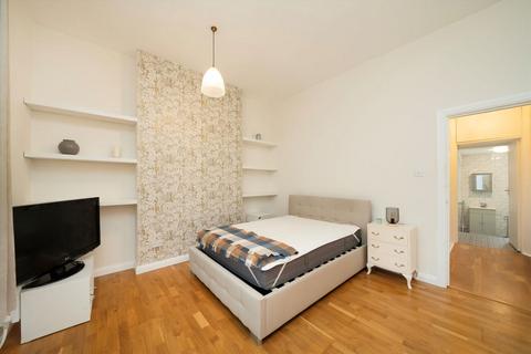 Studio to rent, Kingsgate Road, London NW6