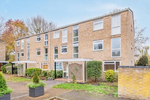 1 bedroom flat for sale, Harrowdene Gardens, Teddington TW11
