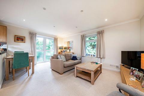 2 bedroom flat for sale, Cromwell Road, Teddington TW11