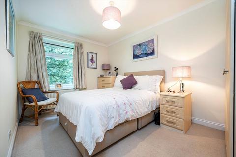 2 bedroom flat for sale, Cromwell Road, Teddington TW11