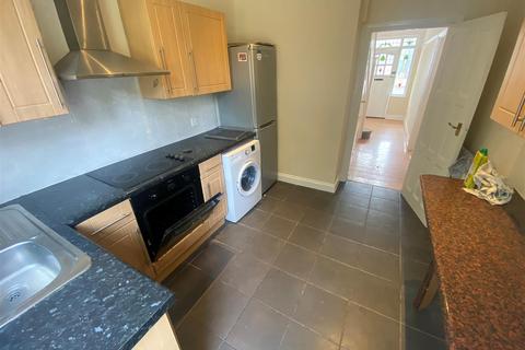 3 bedroom semi-detached house to rent, Hale Lane, Edgware