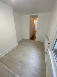 2 bedroom house for sale, 2 Bedroom Terraced House – Queens Road, Bounds Green N11