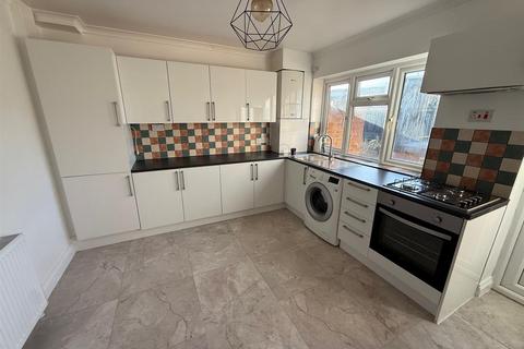3 bedroom terraced house to rent, Tokyngton Avenue, Wembley