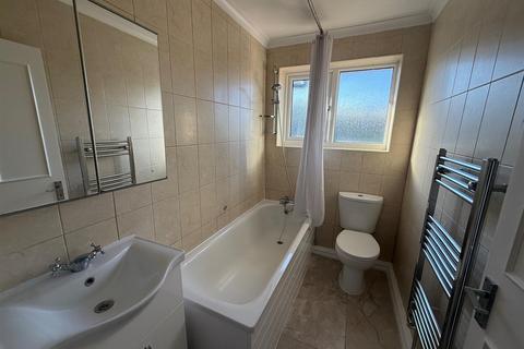 3 bedroom terraced house to rent, Tokyngton Avenue, Wembley