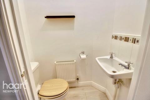 2 bedroom terraced house to rent, Buccaneer Close, Newport