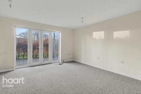 2 bedroom apartment for sale, Blackthorn Road, Ilford