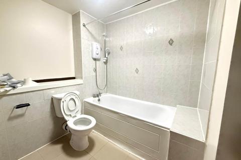 2 bedroom flat to rent, Braybourne Drive, Isleworth