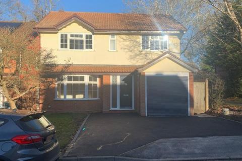 4 bedroom detached house to rent, Queensbury Place, Blackwater GU17