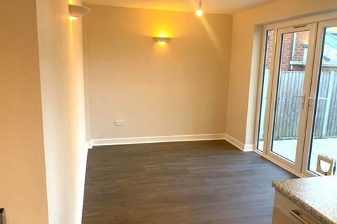 4 bedroom detached house to rent, Queensbury Place, Blackwater GU17