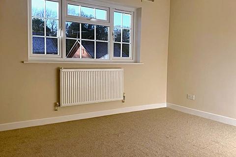 4 bedroom detached house to rent, Queensbury Place, Blackwater GU17