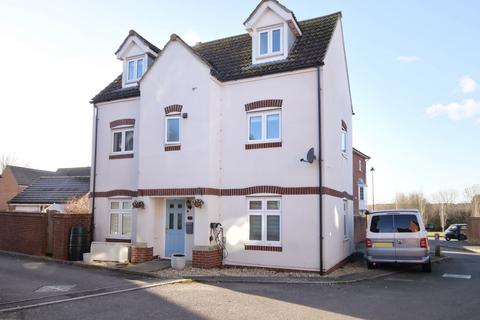 4 bedroom detached house for sale, Chaffinch Chase, Gillingham