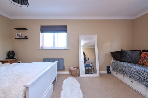 4 bedroom detached house for sale, Chaffinch Chase, Gillingham