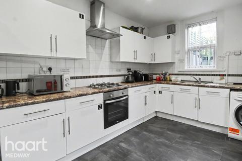 1 bedroom in a house share to rent, Rochester Street, CHATHAM