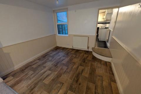 2 bedroom house to rent, Stanley Road, Cowes