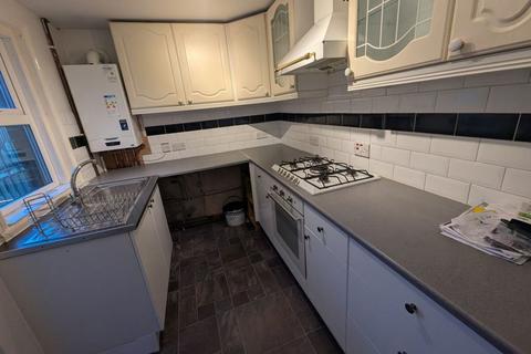 2 bedroom house to rent, Stanley Road, Cowes