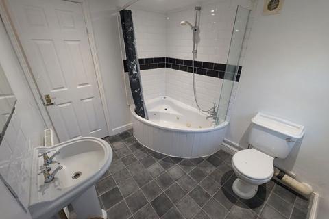 2 bedroom house to rent, Stanley Road, Cowes