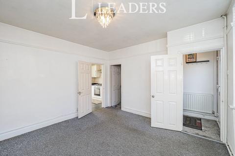 4 bedroom semi-detached house to rent, Devonshire Drive, Stapleford, NG9