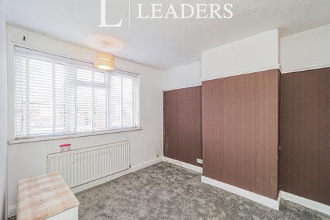 4 bedroom semi-detached house to rent, Devonshire Drive, Stapleford, NG9