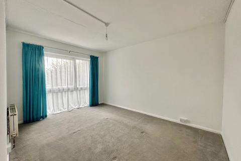 2 bedroom flat for sale, Princes Road, Romford