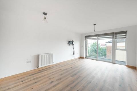 2 bedroom flat to rent, Zodiac Close, Edgware, HA8