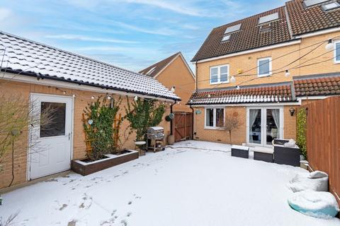 3 bedroom semi-detached house for sale, Howland Close, Essex CB10