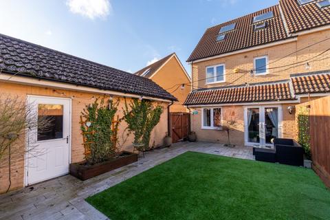 3 bedroom semi-detached house for sale, Howland Close, Essex CB10