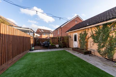 3 bedroom semi-detached house for sale, Howland Close, Essex CB10